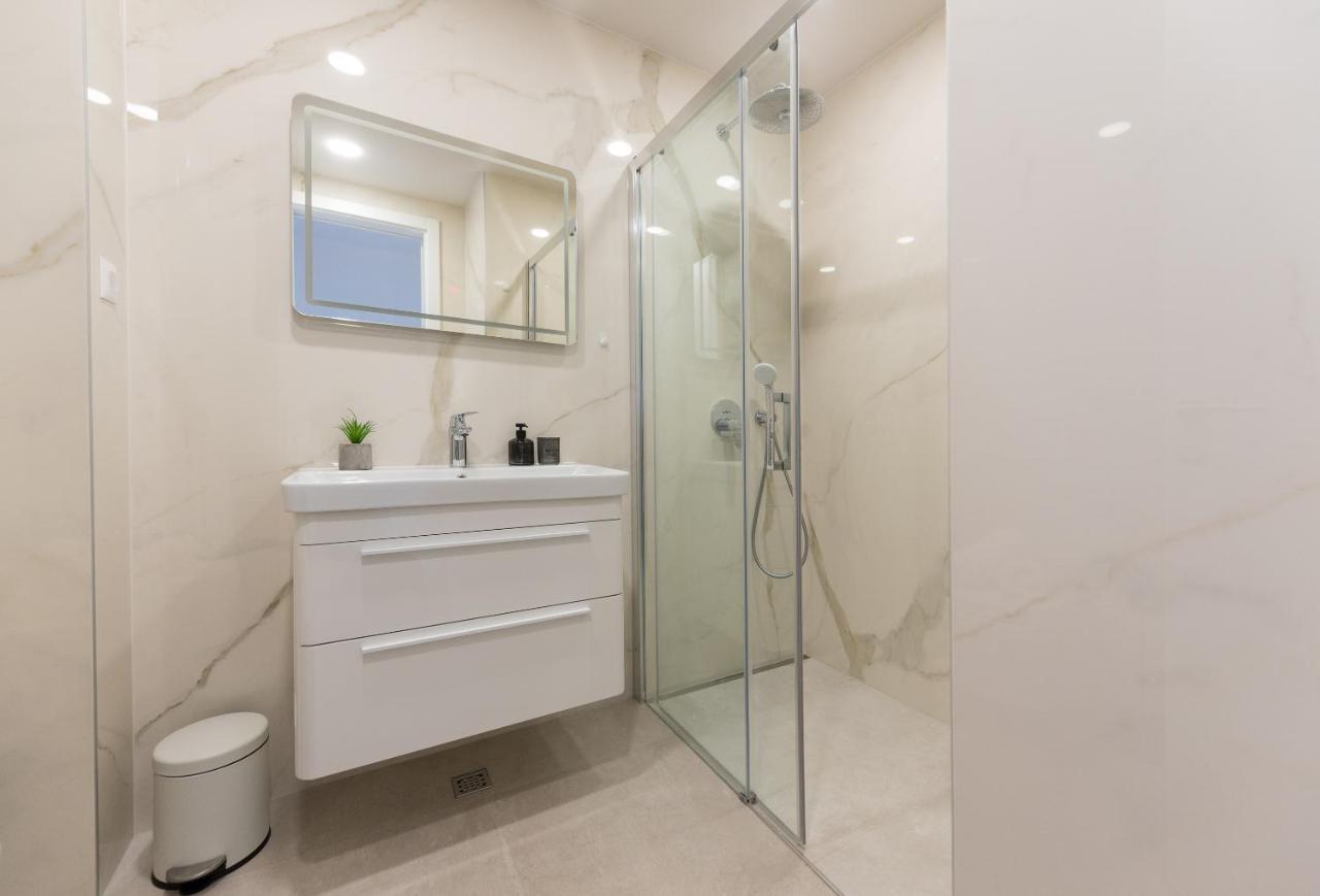 Luxury Adria Sea & City View Apartment Макарска Экстерьер фото